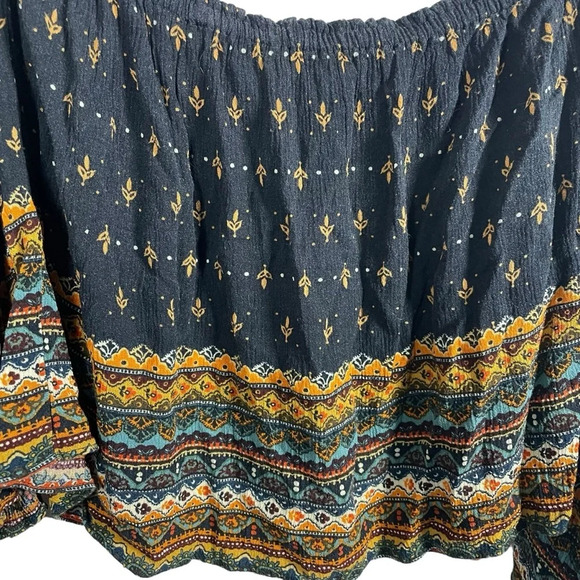 FARM Rio Off the Shoulder Bell Sleeve Flowy Patterned Blouse in Black Multi OS - Picture 6 of 8
